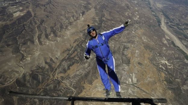 US skydiver jumps without parachute into net from 25,000ft