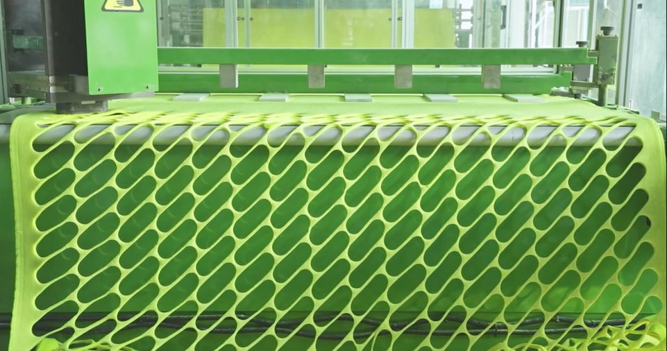 How tennis balls are made?